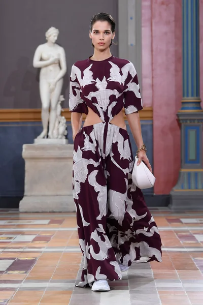 Look 11